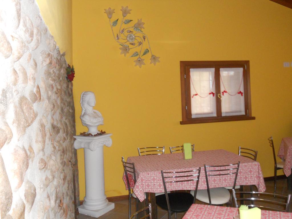 Вилла Agriturismo Le Mura Del Gherlo Валеджо-суль-Минчо Экстерьер фото